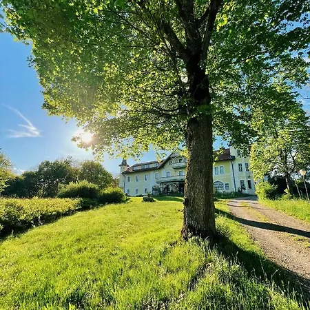 Gaestehaus Gut Frauendorf Zajazd