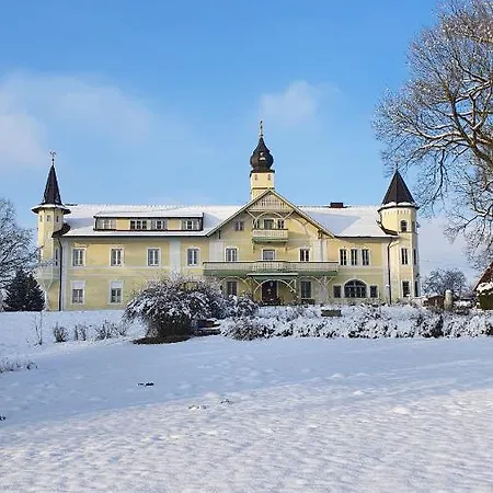 Gaestehaus Gut Frauendorf Zajazd *
