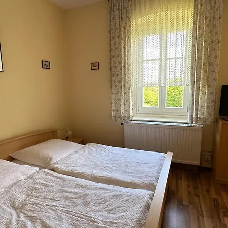 Gaestehaus Gut Frauendorf Zajazd *